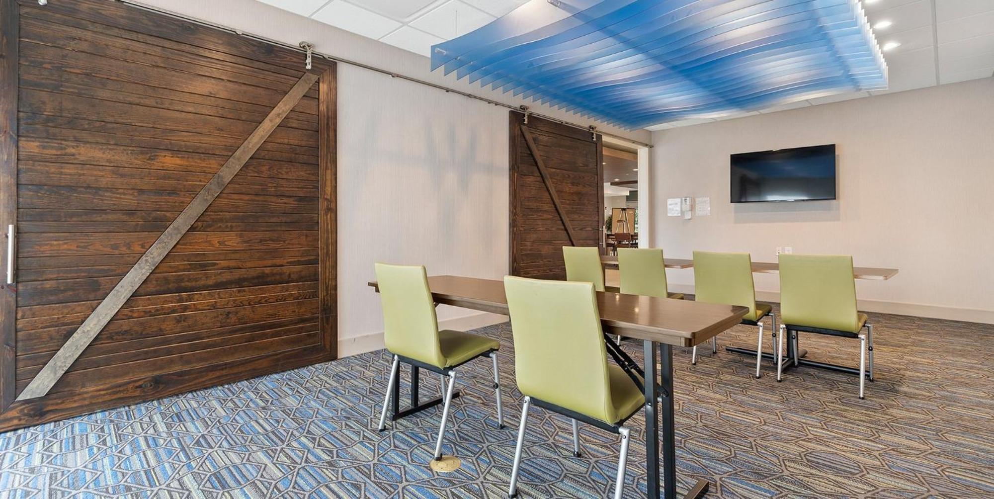 Holiday Inn Express & Suites Macon North By Ihg Exterior foto